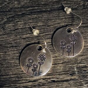 Adorable floral dangle earrings